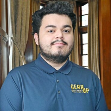 Headshot of Alexander Villagomez